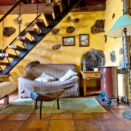 Charming House In With Mountain View