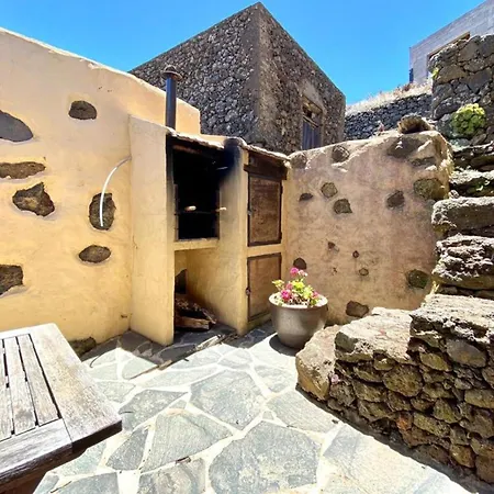 Charming House In With Mountain View Holiday home *