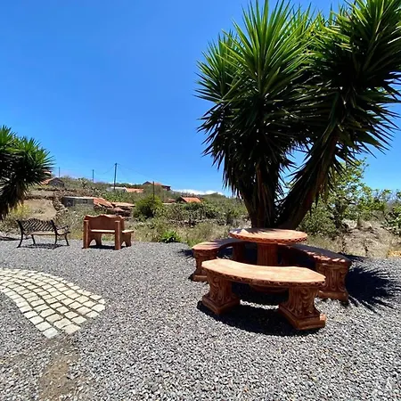 Holiday home Charming House In With Mountain View Isora