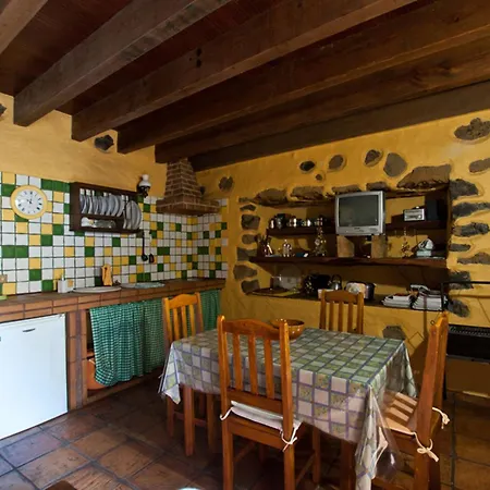 Charming House In With Mountain View Holiday home Isora