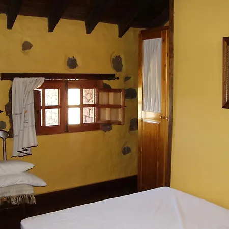 Charming House In With Mountain View Isora
