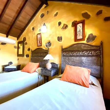 Charming House In With Mountain View Isora