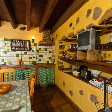 Charming House In With Mountain View Isora